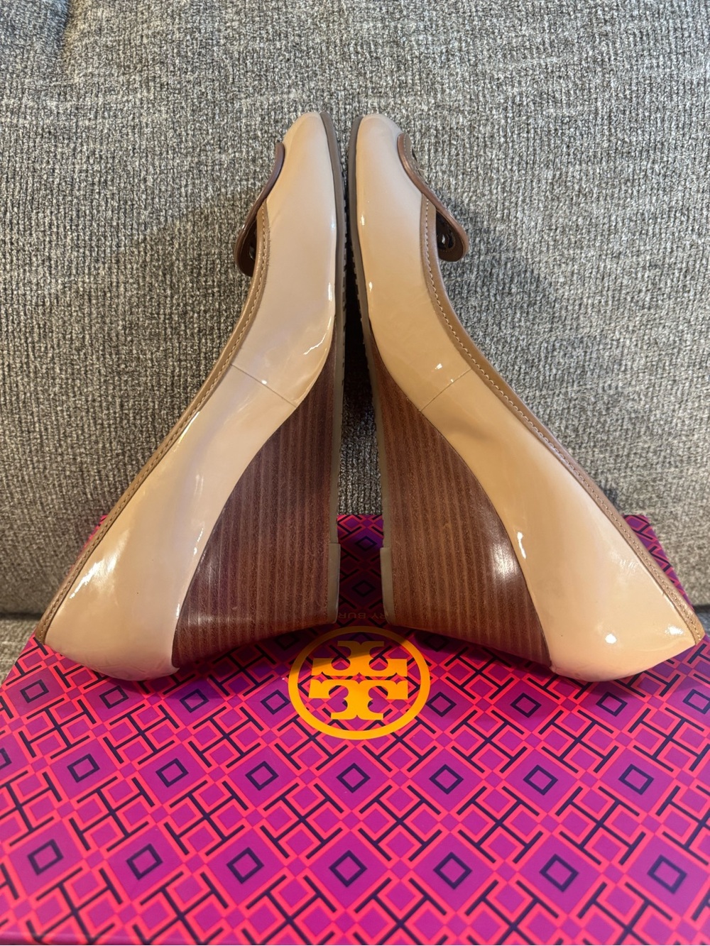 Tory Burch Louisa 60MM Pumps Beige/Tan Leather Stacked Wooded Wedge Size 8.5 - Picture 6 of 11